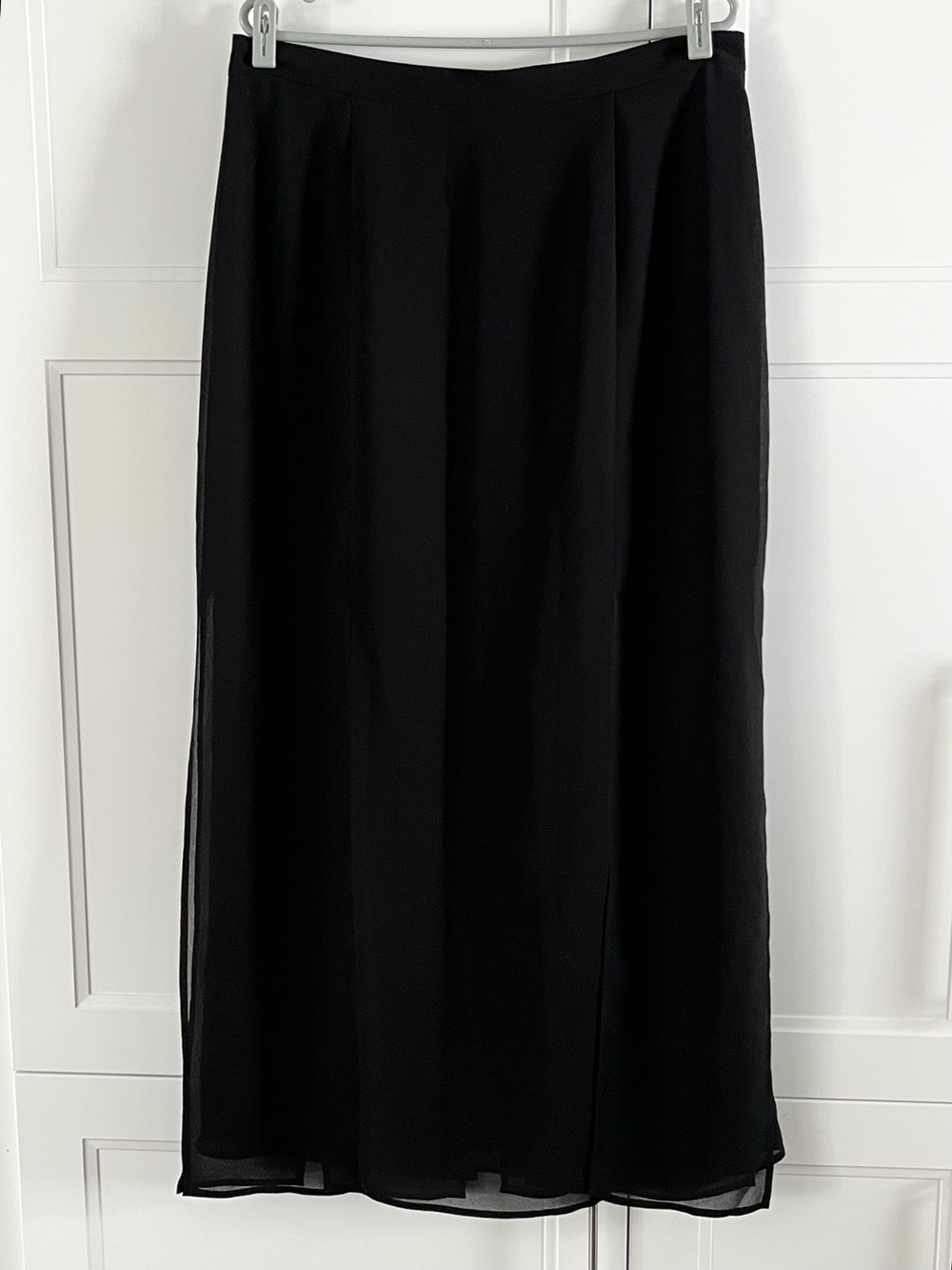 Black Women's Maxi Skirt - Elegant Lightweight Layered Design size 15/16